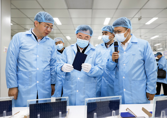 甘肃省委书记、省人大常委会主任胡昌升一行莅临5001拉斯维加斯光伏酒泉工厂调研指导工作